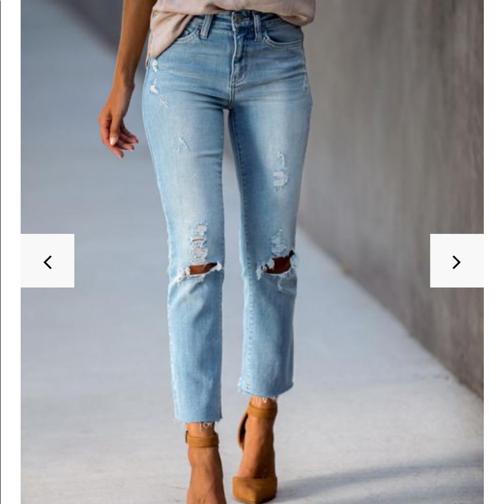 NWT Vici Mcguire High Rise Distressed Denim (24)
